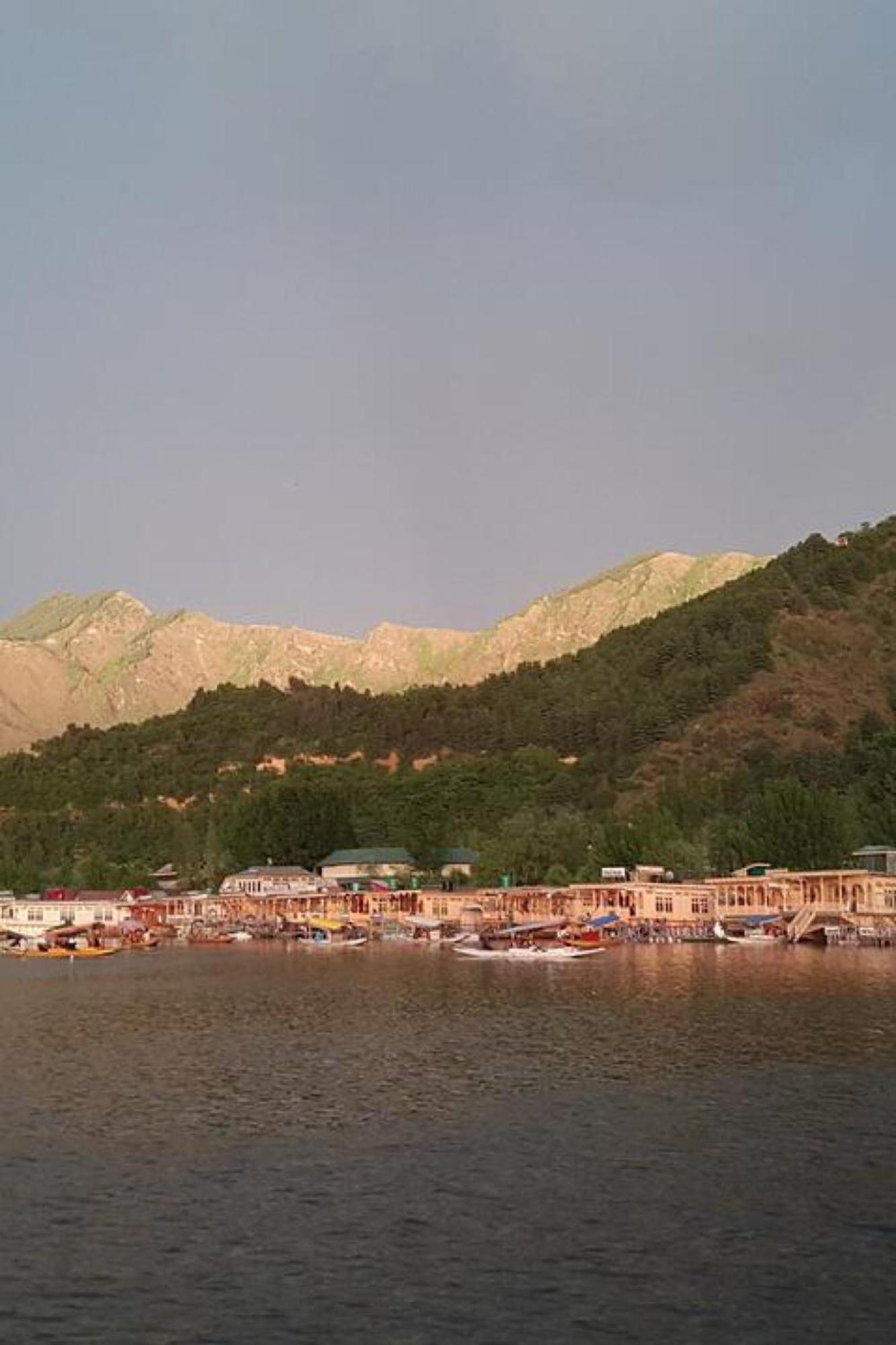 The Heritage Group Of Houseboats Сринагар Экстерьер фото