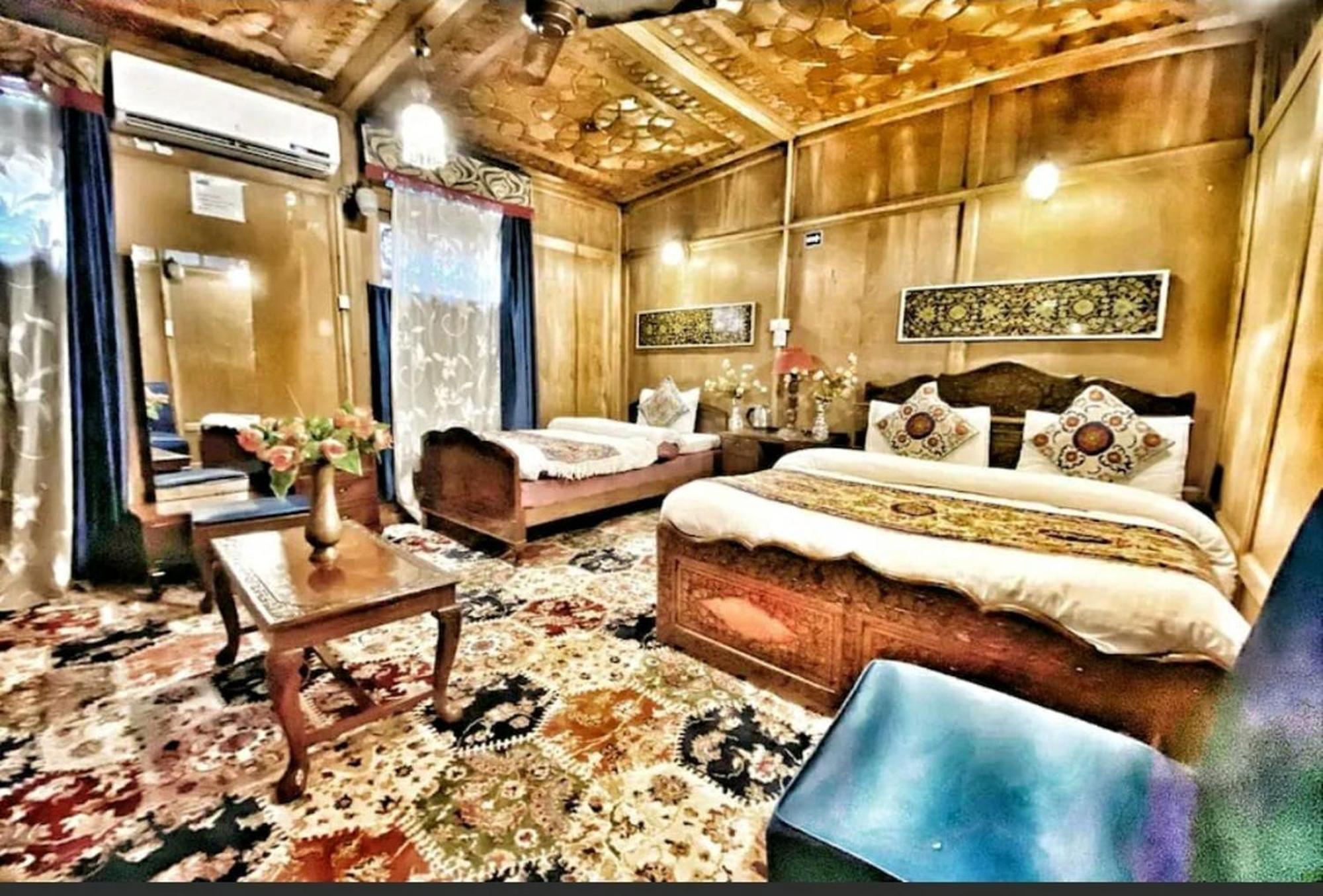 The Heritage Group Of Houseboats Сринагар Экстерьер фото