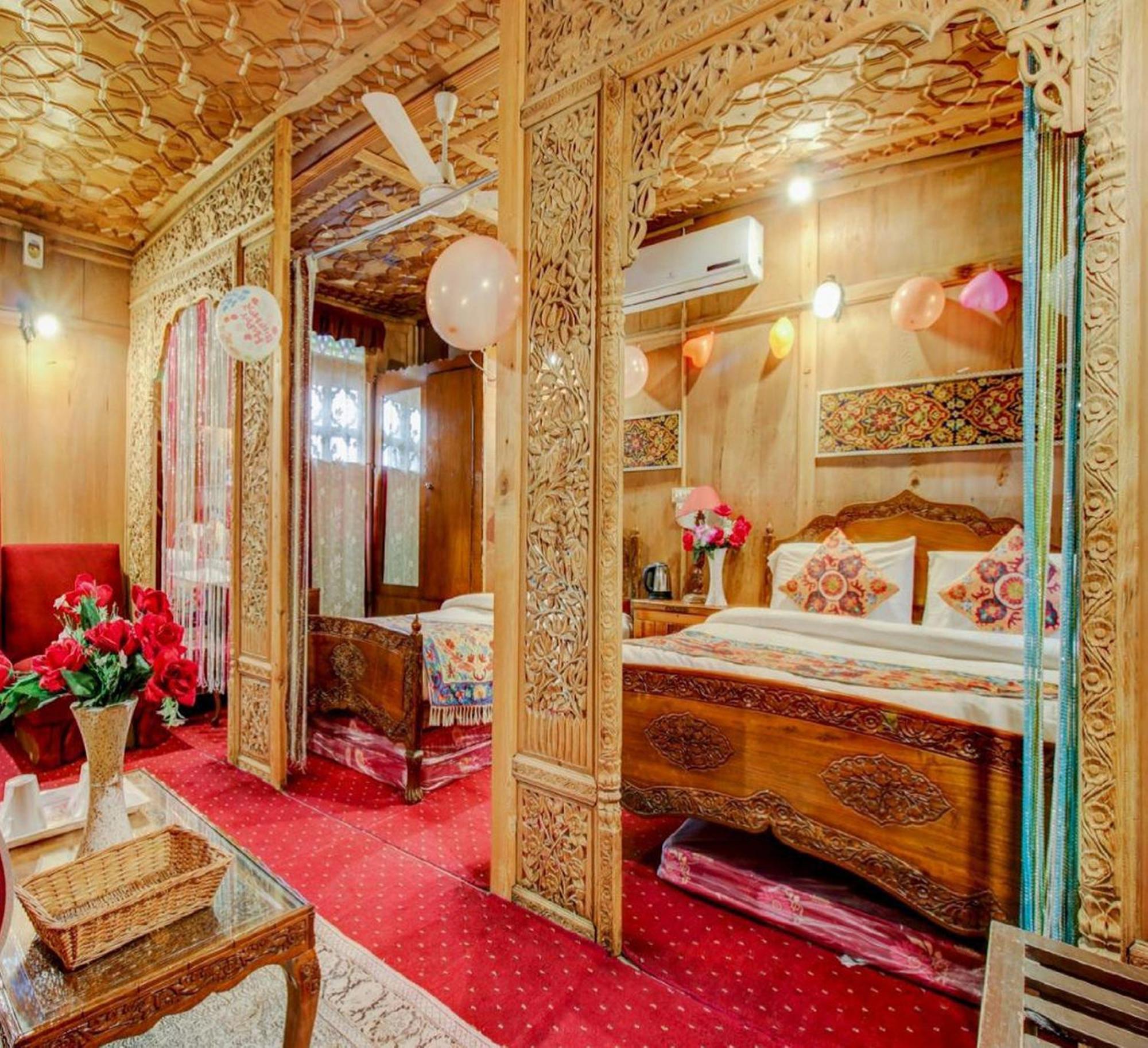 The Heritage Group Of Houseboats Сринагар Экстерьер фото