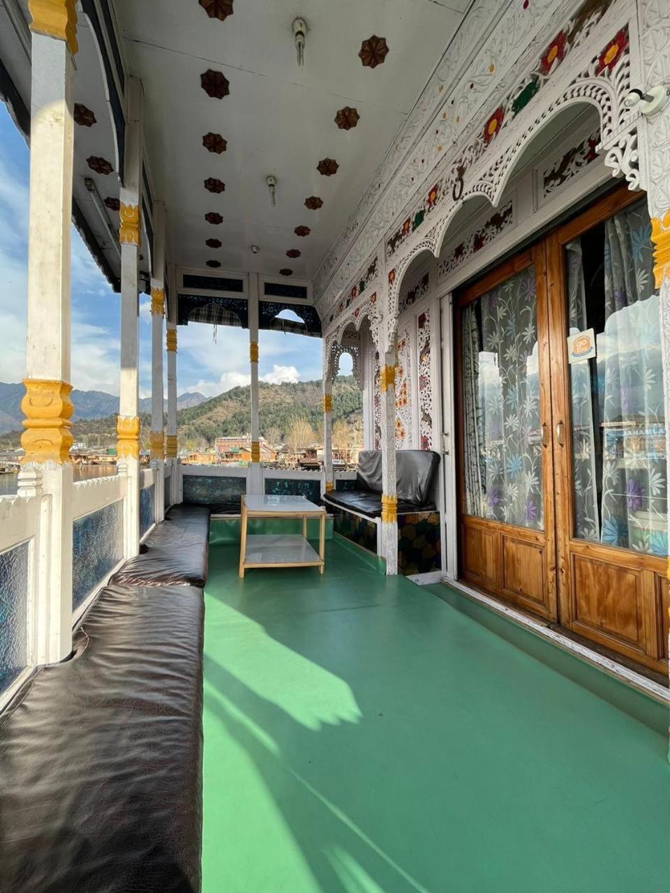 The Heritage Group Of Houseboats Сринагар Экстерьер фото