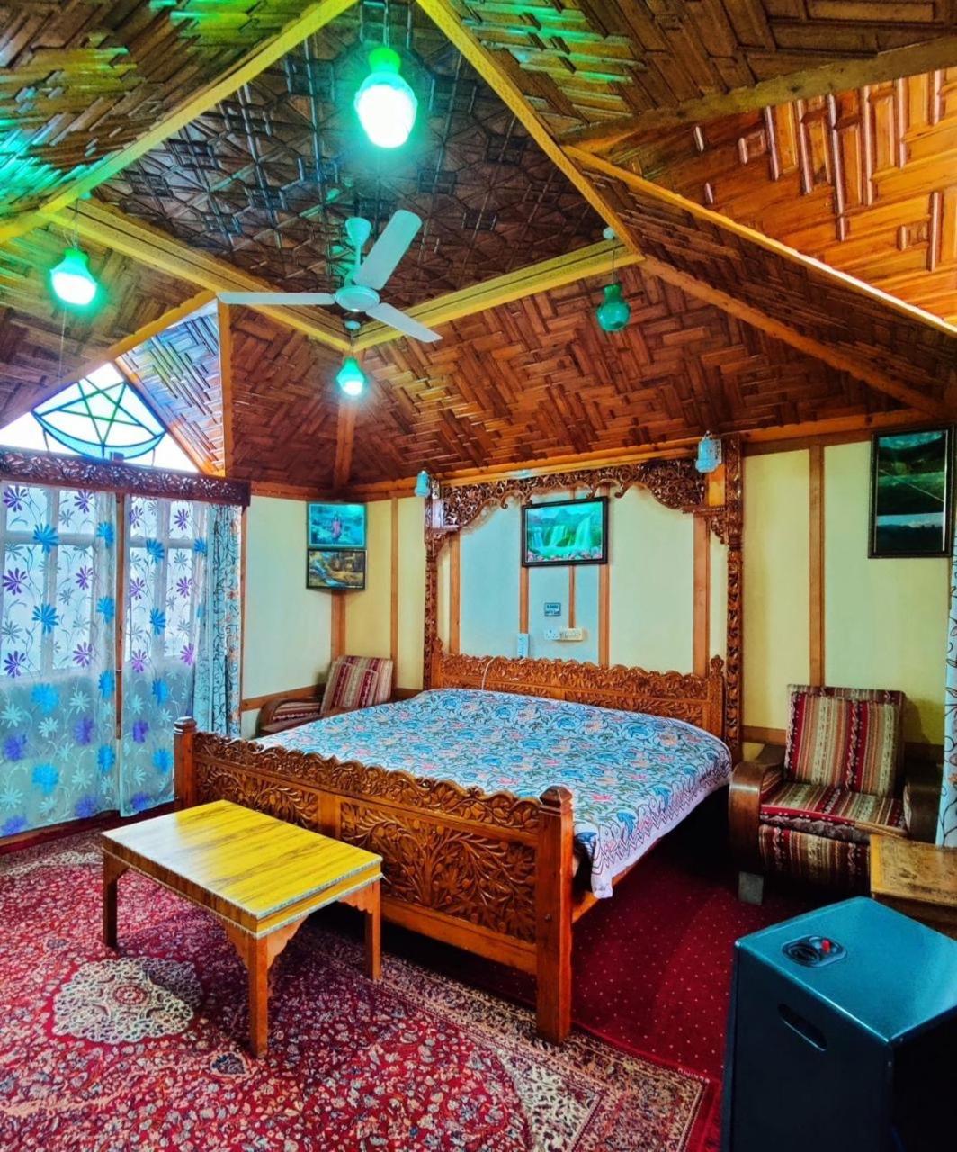The Heritage Group Of Houseboats Сринагар Экстерьер фото